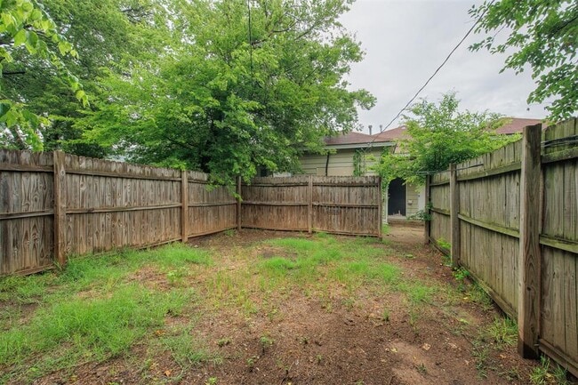 Building Photo - 2611 N Shartel Ave