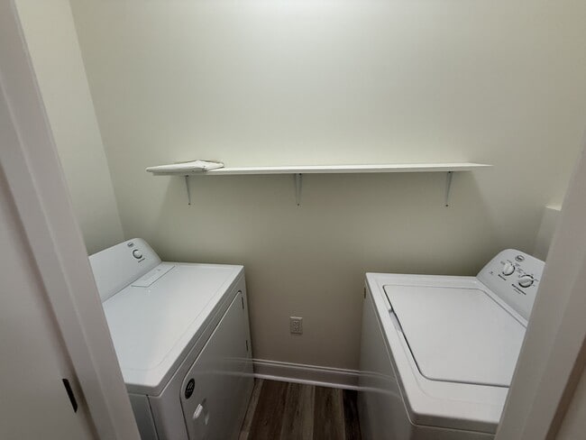 Building Photo - 113 W Langdon Ave