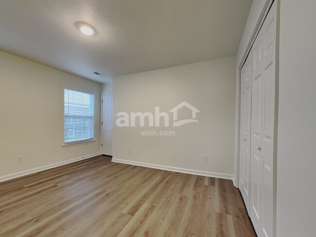 Building Photo - 1801 Point Wood Dr