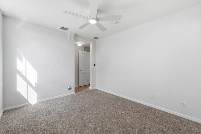 Building Photo - 5601 Spanish River Rd