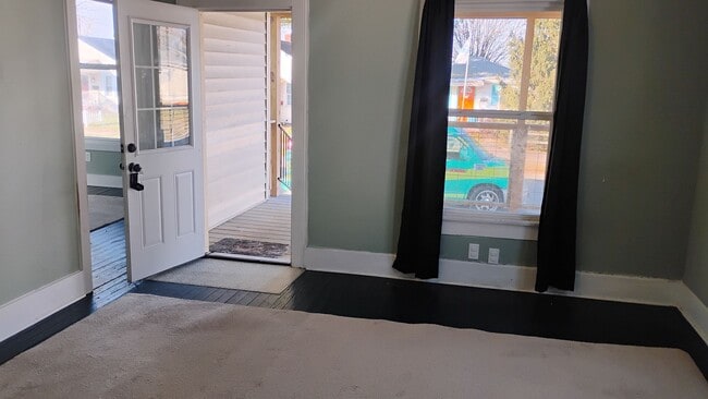 Building Photo - Single Family Home