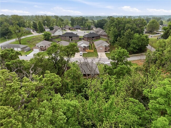 Building Photo - 1313 Valley Dr