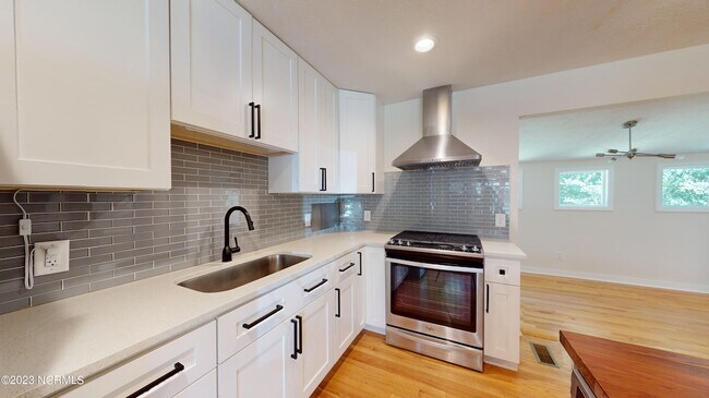 Building Photo - 505 W Rhode Island Ave