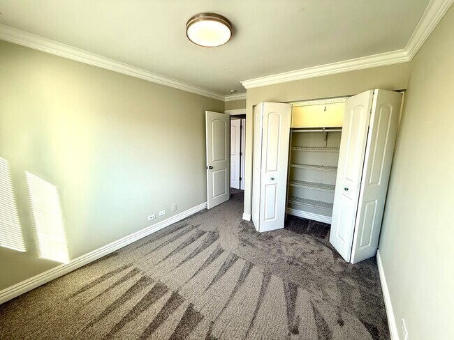 Building Photo - 298 Maplewood Ct