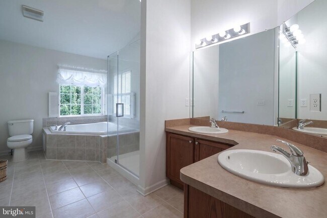 Building Photo - 6 Ocean Breeze Ct