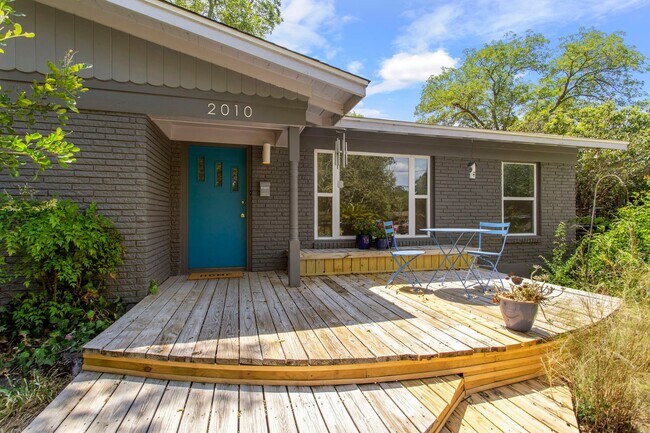 Building Photo - CONTEMPORARY HOME IN ALAMO HEIGHTS