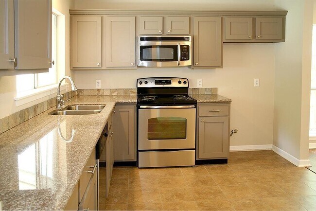 Building Photo - 9 Wolfhound Ln