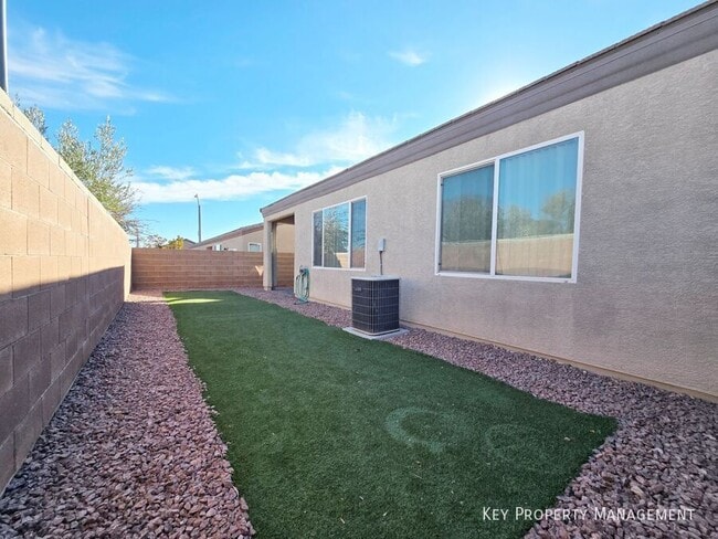 Building Photo - 9818 Nicova Ave