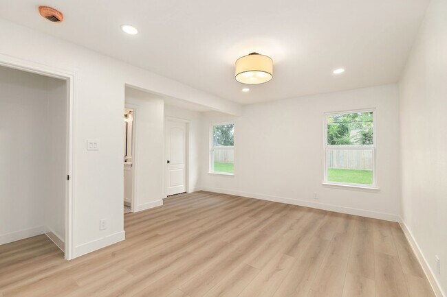 Building Photo - 7414 Janak Dr
