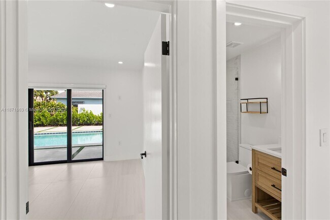 Building Photo - 6010 SW 108th Pl