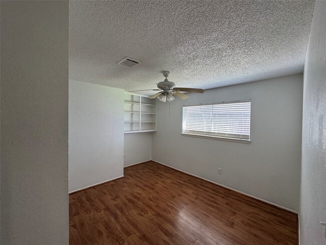 Building Photo - 22823 Deville Dr