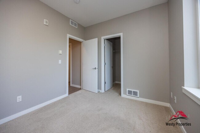 Building Photo - 110 N Blandena St