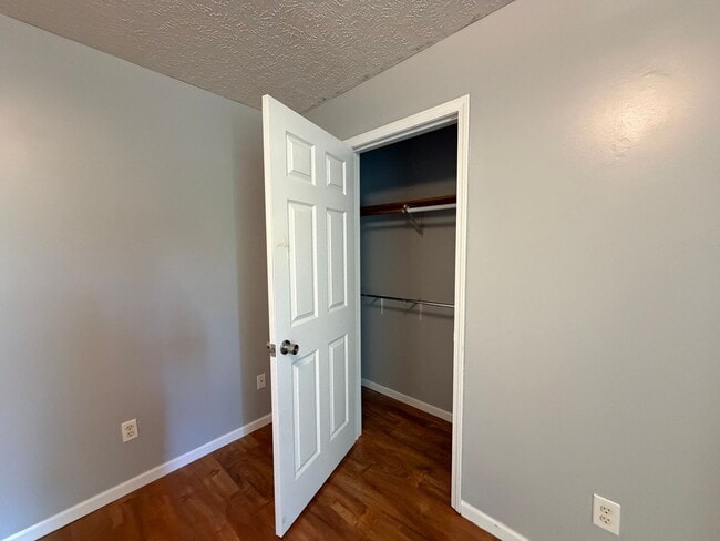 Building Photo - 3-Bedroom Home in Quiet Neighborhood Located in St. Robert, MO!