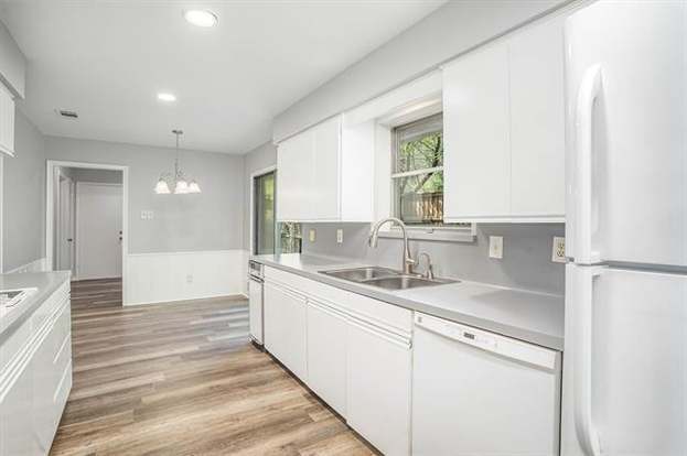 Building Photo - 2913 Ridgedale Dr