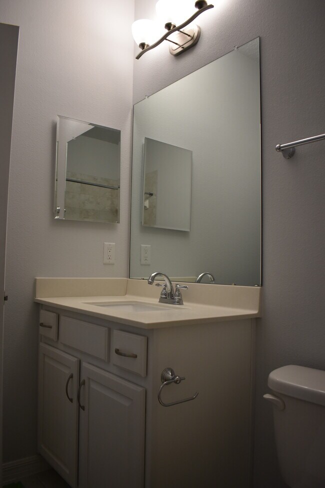 Building Photo - 3822 Milflores Dr