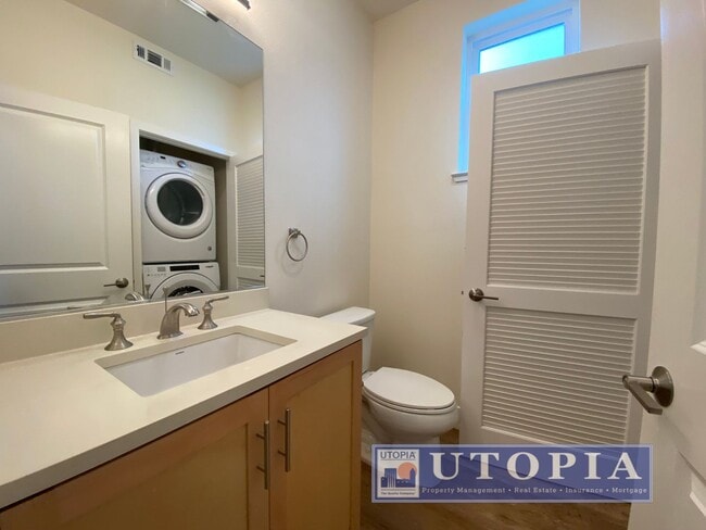 Building Photo - Beautiful and Spacious 3-bedroom, 3.5-bathroom Townhouse Located in the heart of Seabright.