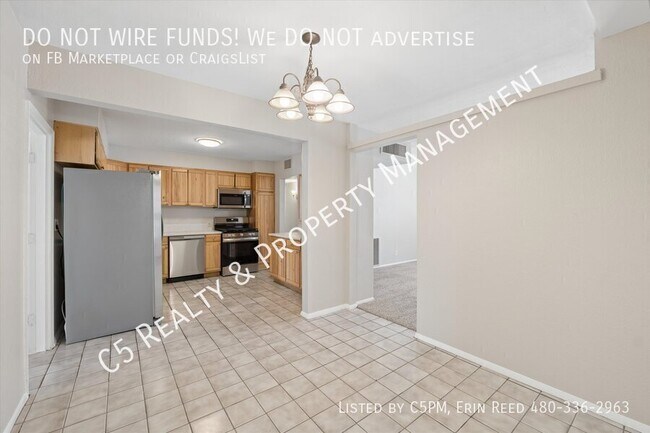 Building Photo - 1418 W 7th Pl