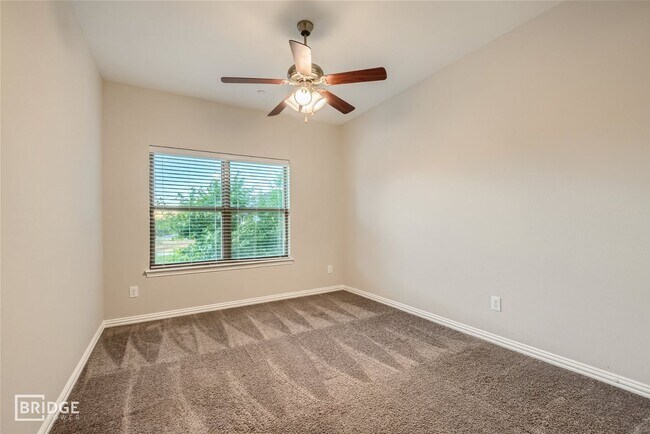 Building Photo - 1313 Lakecrest Ln