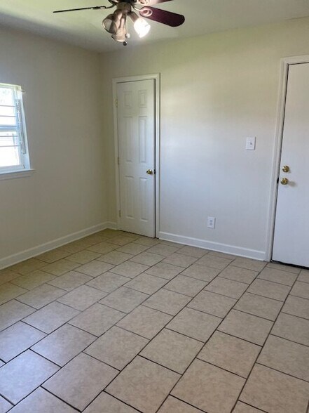 Building Photo - 1723 Lizardi St