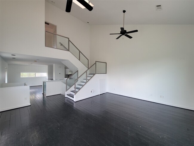 Building Photo - 2605 Calumet St