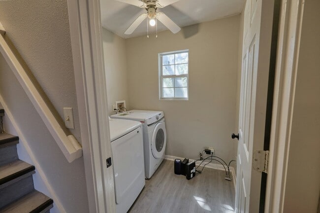 Building Photo - 250 Arapahoe Dr