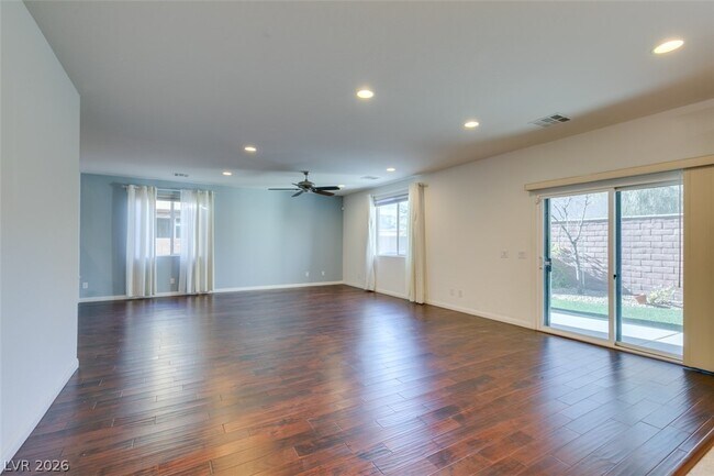 Building Photo - 10465 Saddle Mountain St