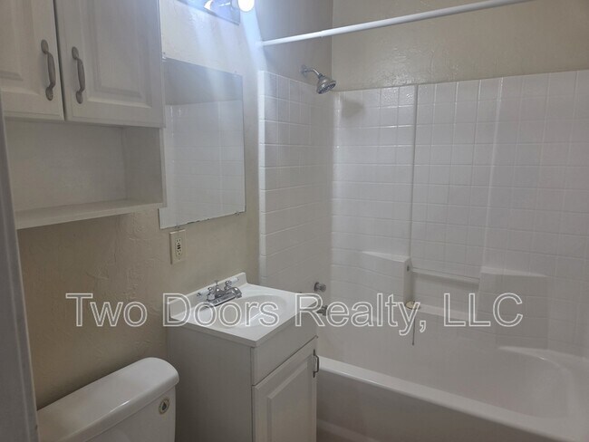 Building Photo - 405 Armstrong St