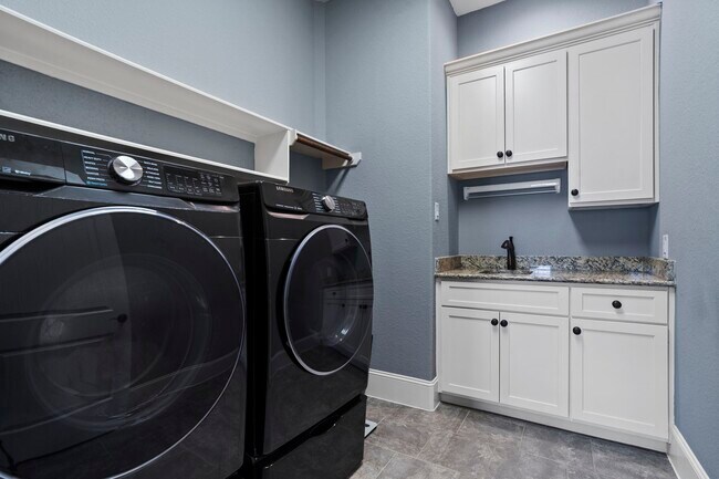 Building Photo - 622 Pink Azalea Trail