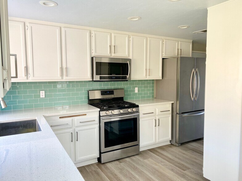 Building Photo - 1335 Darwin Dr
