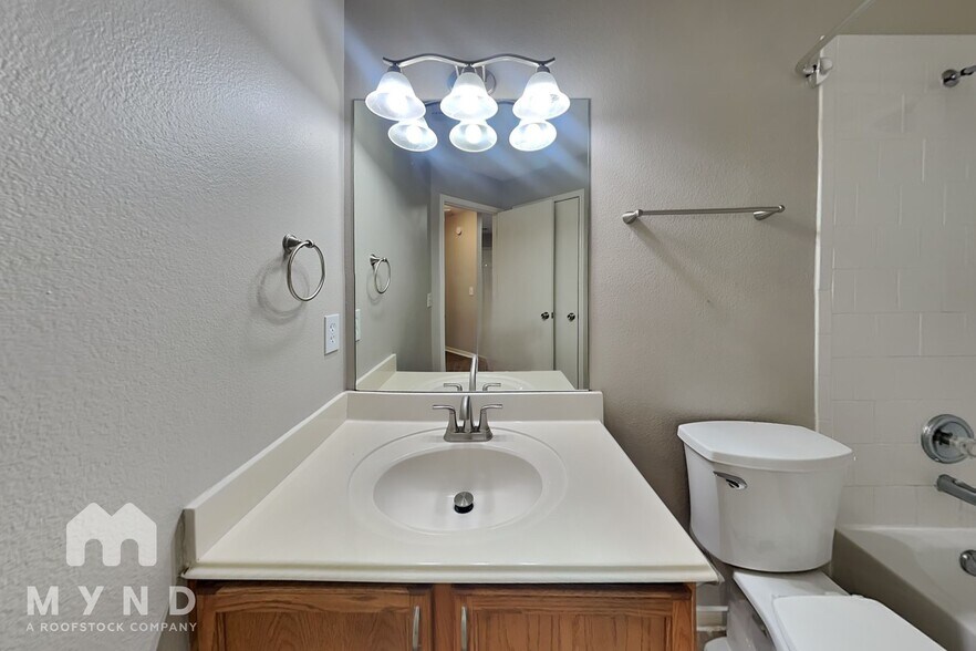 Building Photo - 7318 Rosebud Bend Dr