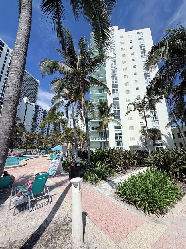 Building Photo - 3901 S Ocean Dr