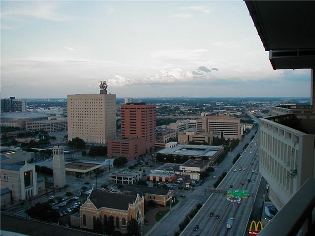 Building Photo - 2016 Main St