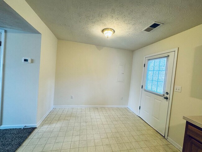 Building Photo - 412 Three Creeks Ct