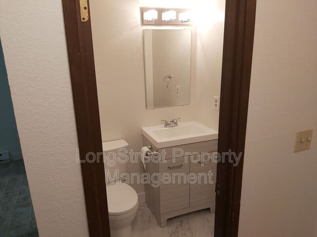 Building Photo - 3151 N Shore Dr SE