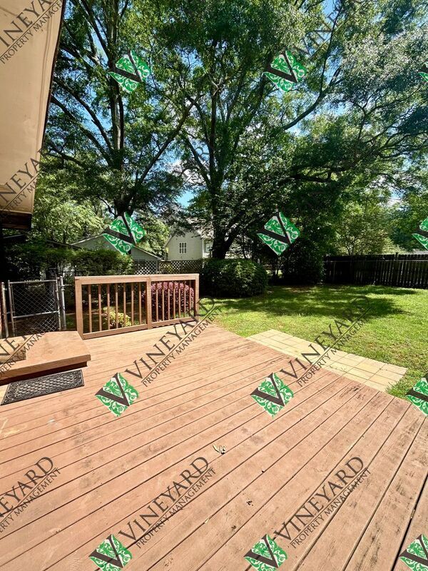 Building Photo - 4306 Hillcrest Dr