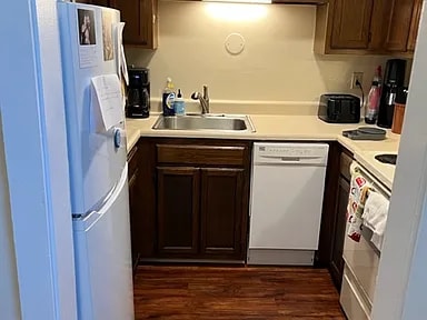 Kitchen - 1590 N Star Ave