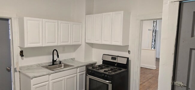 Building Photo - 2046 W 69th Pl