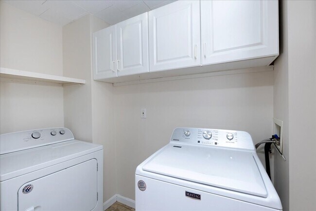 Building Photo - 7 Lapham St