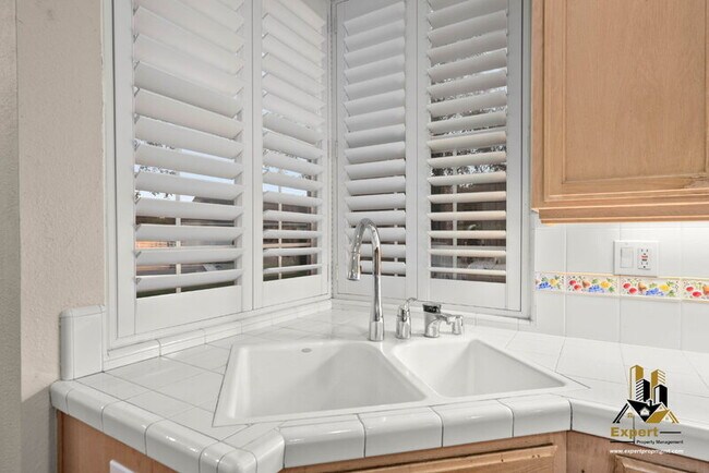 Building Photo - 5291 Bryant Rd