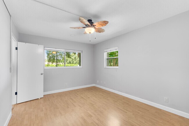 Building Photo - 10249 N Military Trl