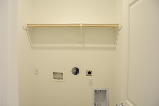 Building Photo - 18226 Flora Grv Dr