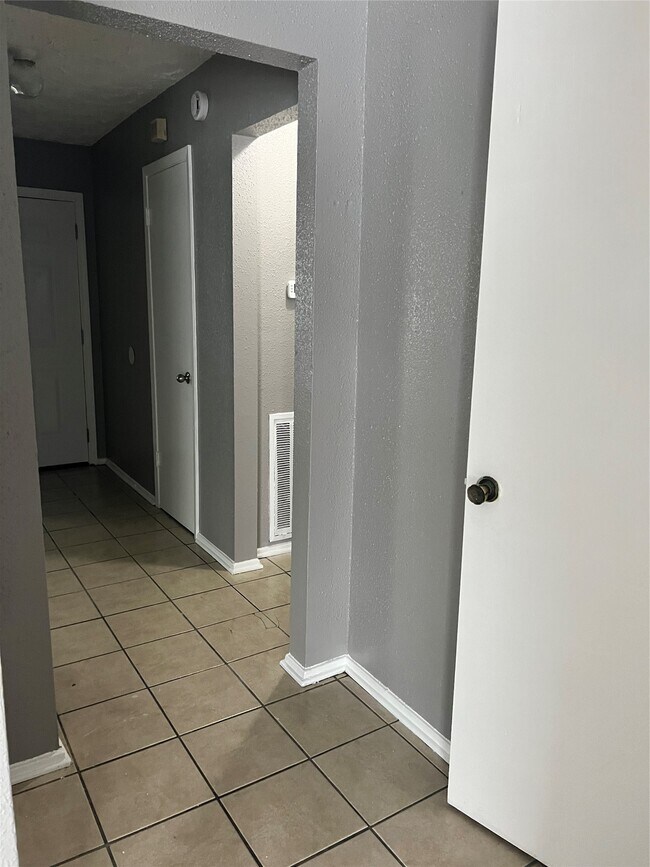 Building Photo - 7247 Chasewood Dr