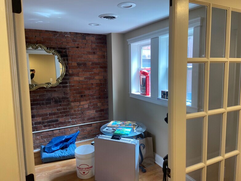 Building Photo - 28 Dove St