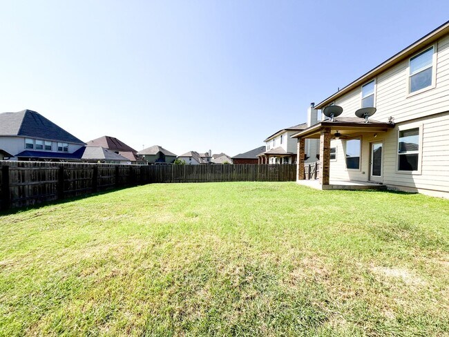 Building Photo - Available NOW!!!! This gorgeous home is located in The Landing Subdivision in Killeen. This home ...