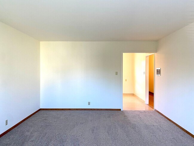 Building Photo - Immaculate 1BR/1BA! Downtown San Anselmo! Parking! Laundry! PROGRESSIVE