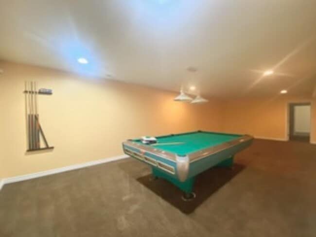 Building Photo - 5 bed / 3.5 bath Ranch House
