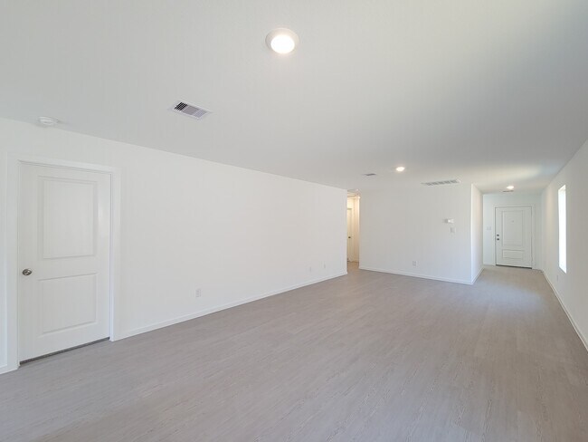 Building Photo - 1519 Gardenia Grv Ln