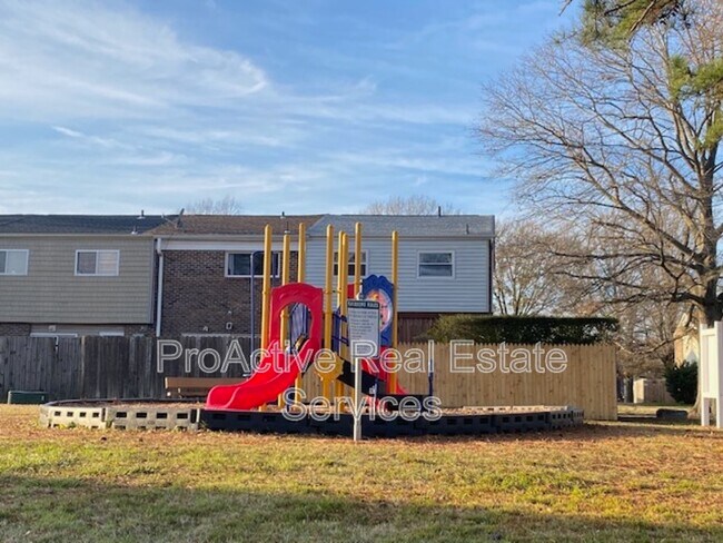 Building Photo - 1321 Ruddy Oak Ct