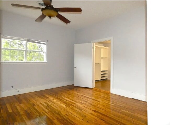 Building Photo - 301 E Sandstone St