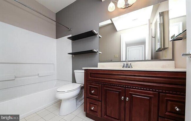 Building Photo - 136 Bridge St